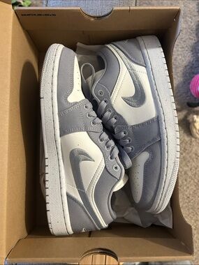Nike Women’s Air Jordan 1